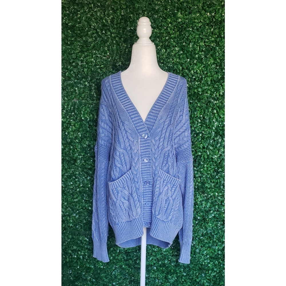 42. J.Crew Cable-knit V-neck cardigan sweater - Picture 5 of 10